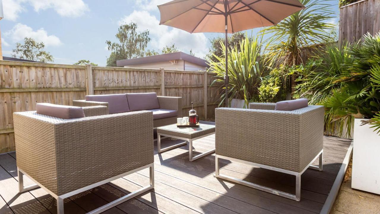 Villa Twin Palms à Poole Extérieur photo