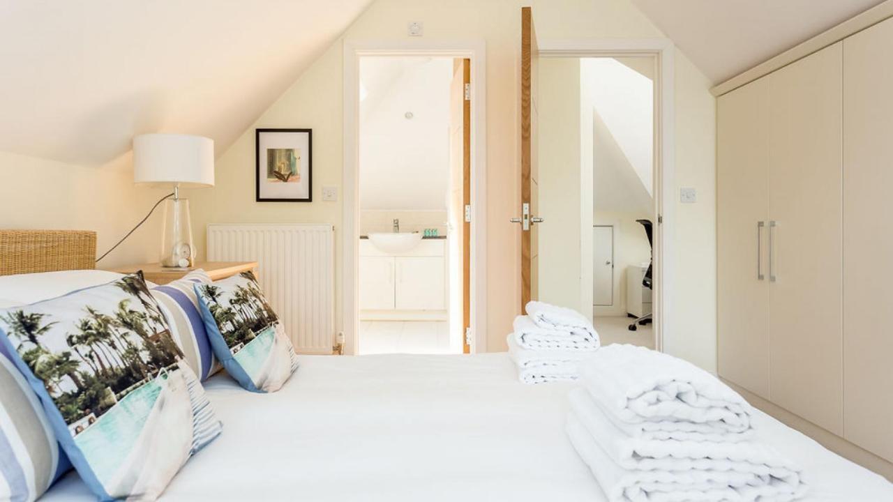 Villa Twin Palms à Poole Extérieur photo