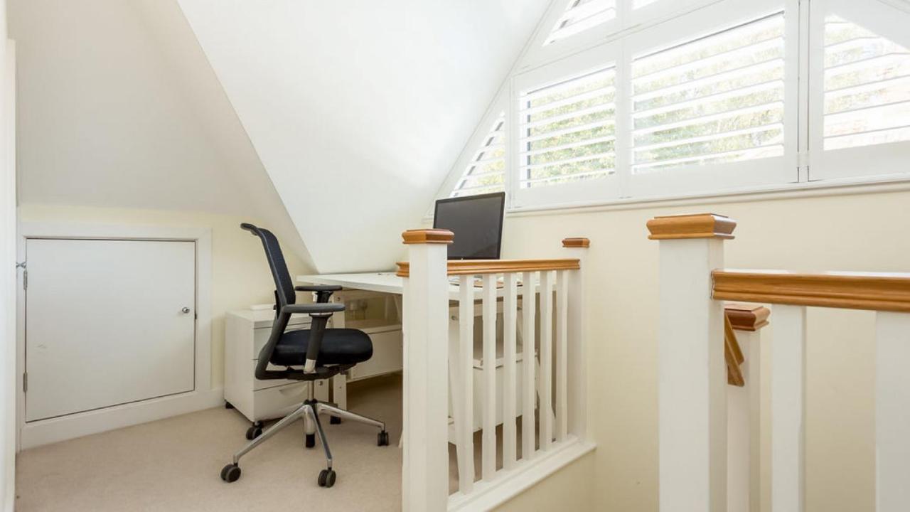Villa Twin Palms à Poole Extérieur photo